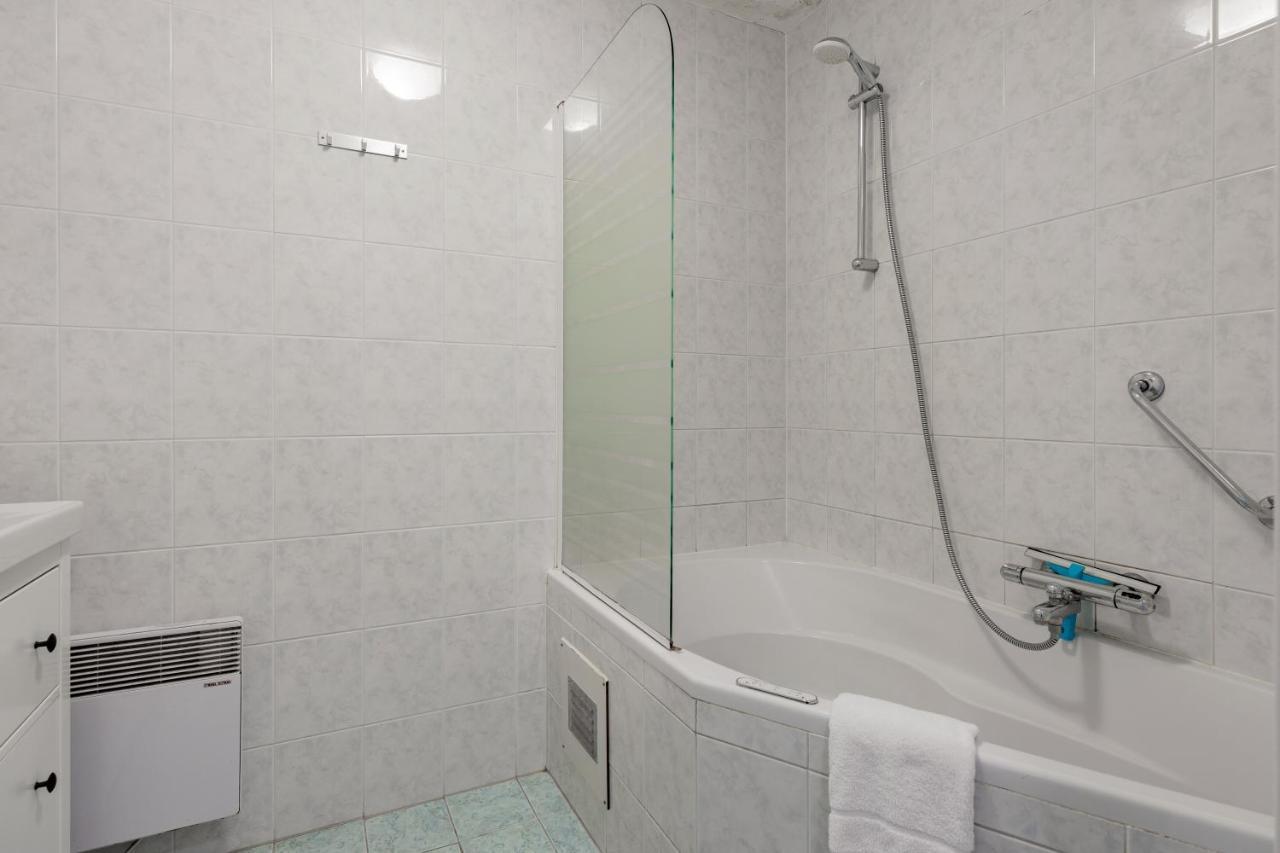 Escape, appartement met groot terras Buren  Extérieur photo