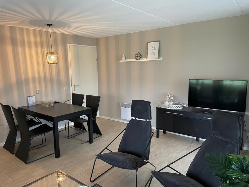 Escape, appartement met groot terras Buren  Extérieur photo